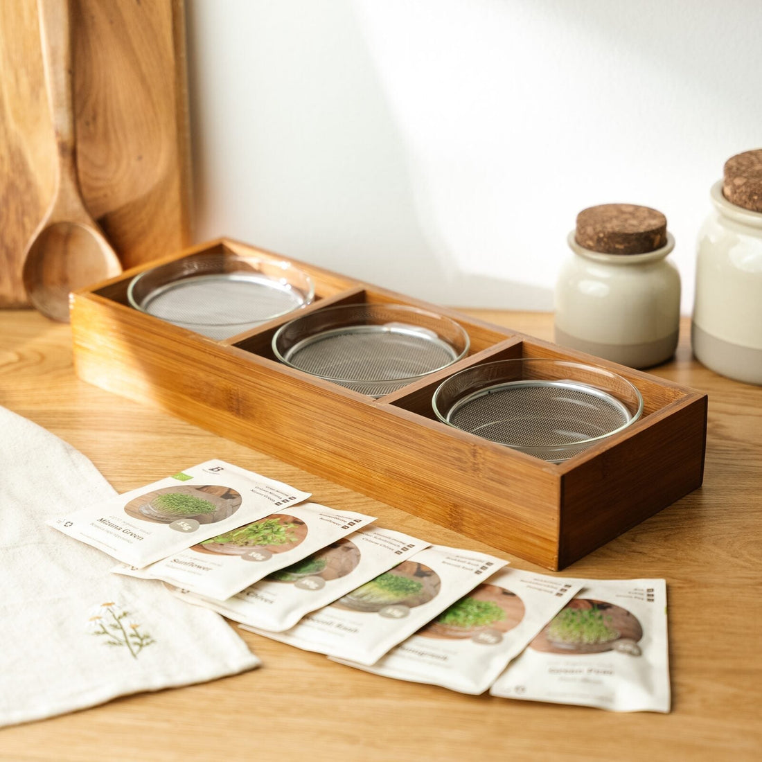 Coffret de micropousses avec support en bambou - 6 sachets de graines bio