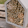 Hôtel à insectes en pin, L : 14 cm l : 17 cm H : 28 cm