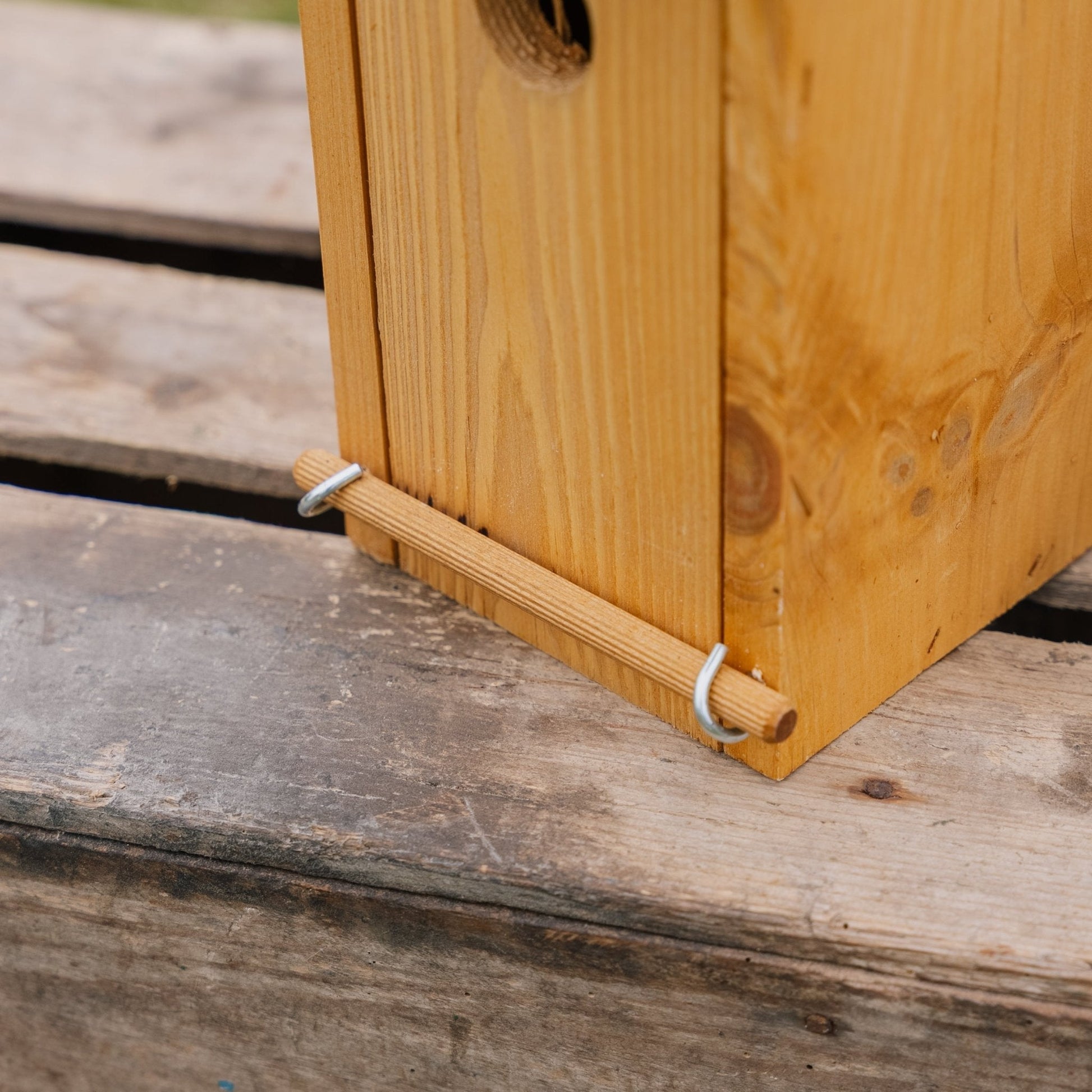 Nichoir en pin avec toit en zinc, L : 19 cm l : 16 cm H : 29 cm