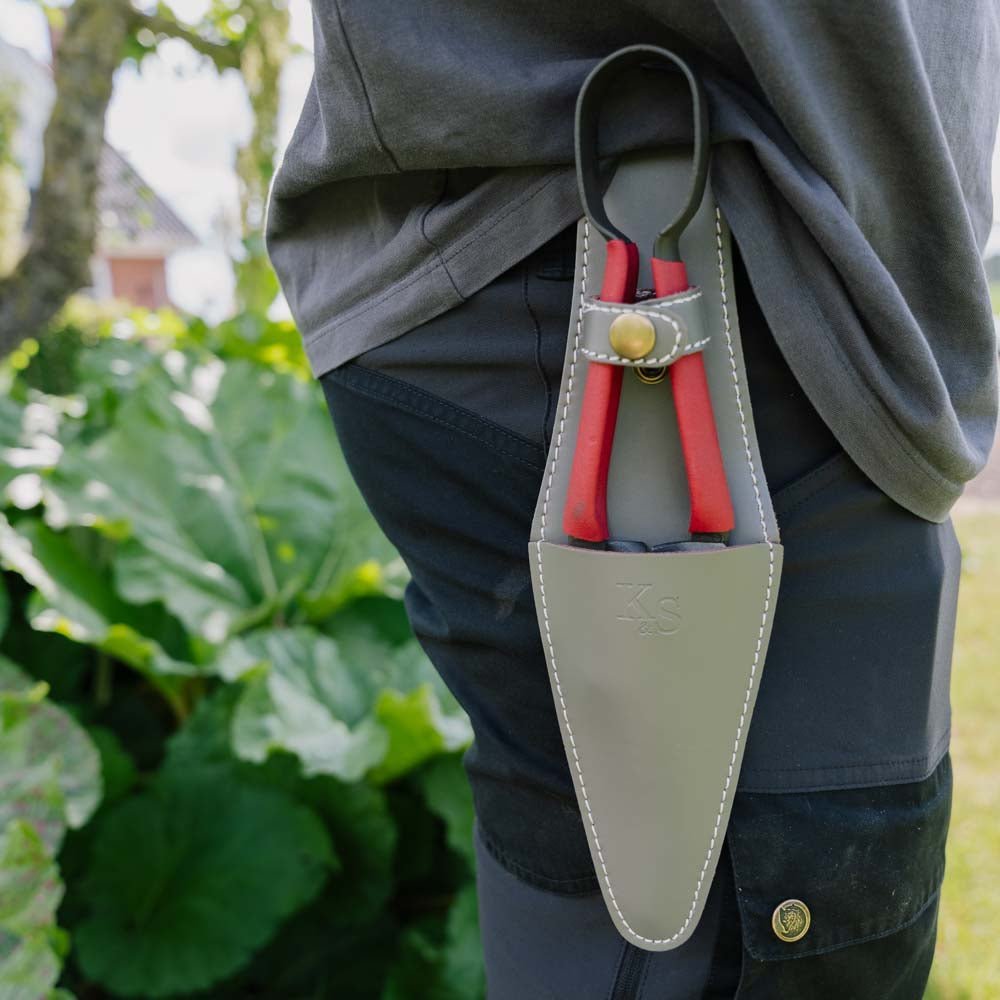 Sécateur avec étui en cuir